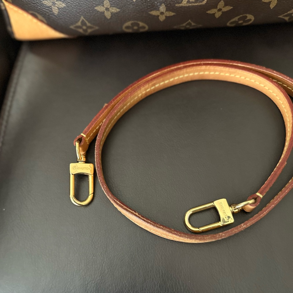 Authentic Louis Vuitton - Picture 8 of 12